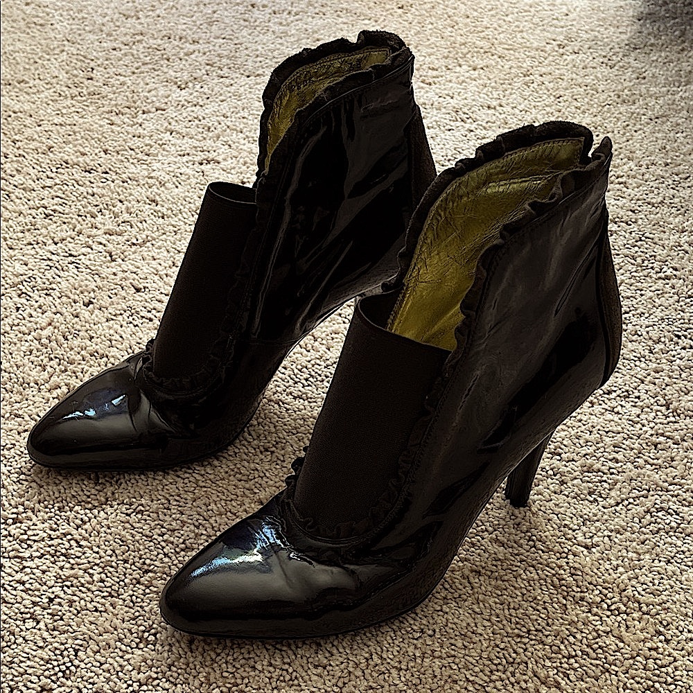 Te’ Casan Patent Leather Slip On Heeled Boots